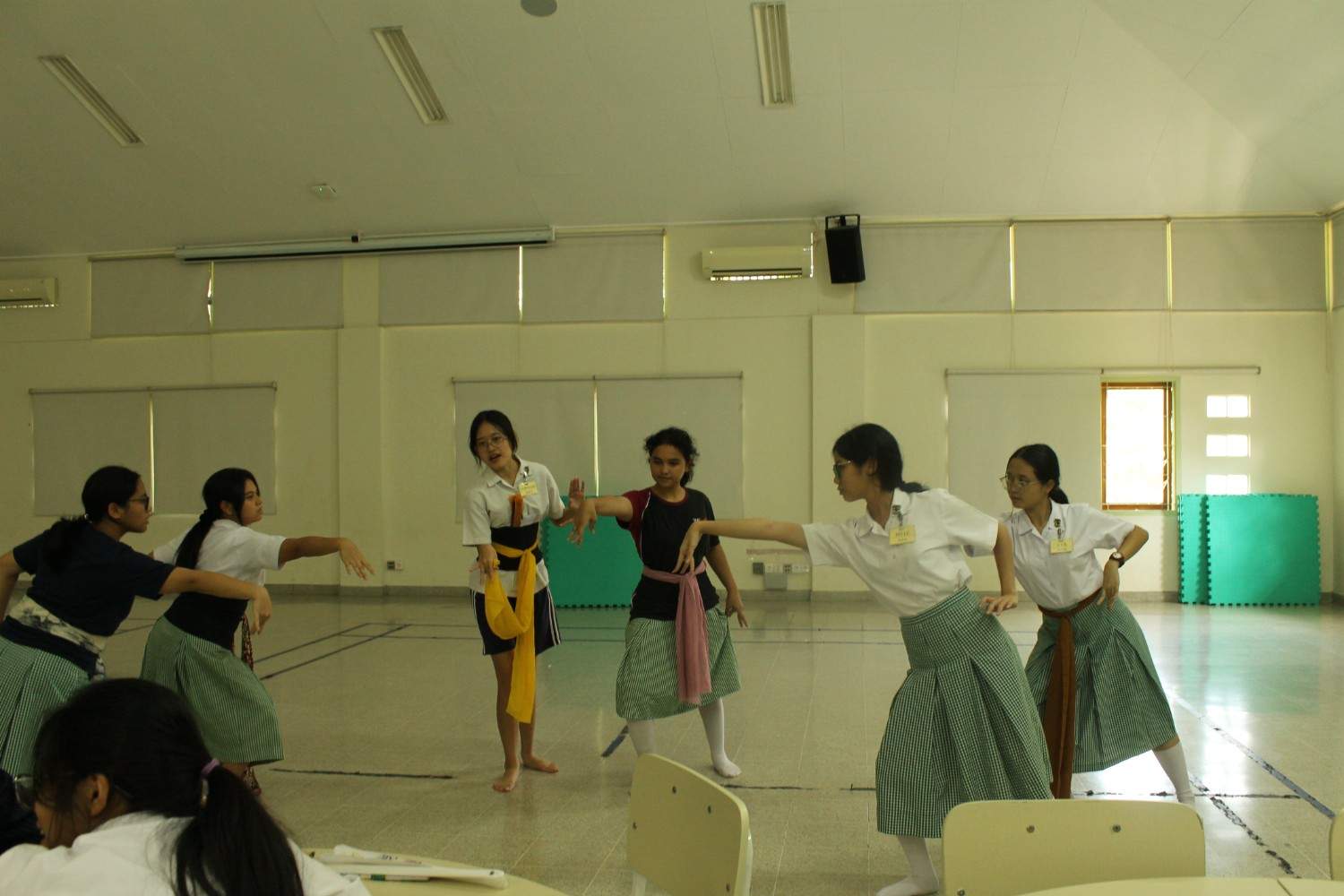 TARI TRADISIONAL