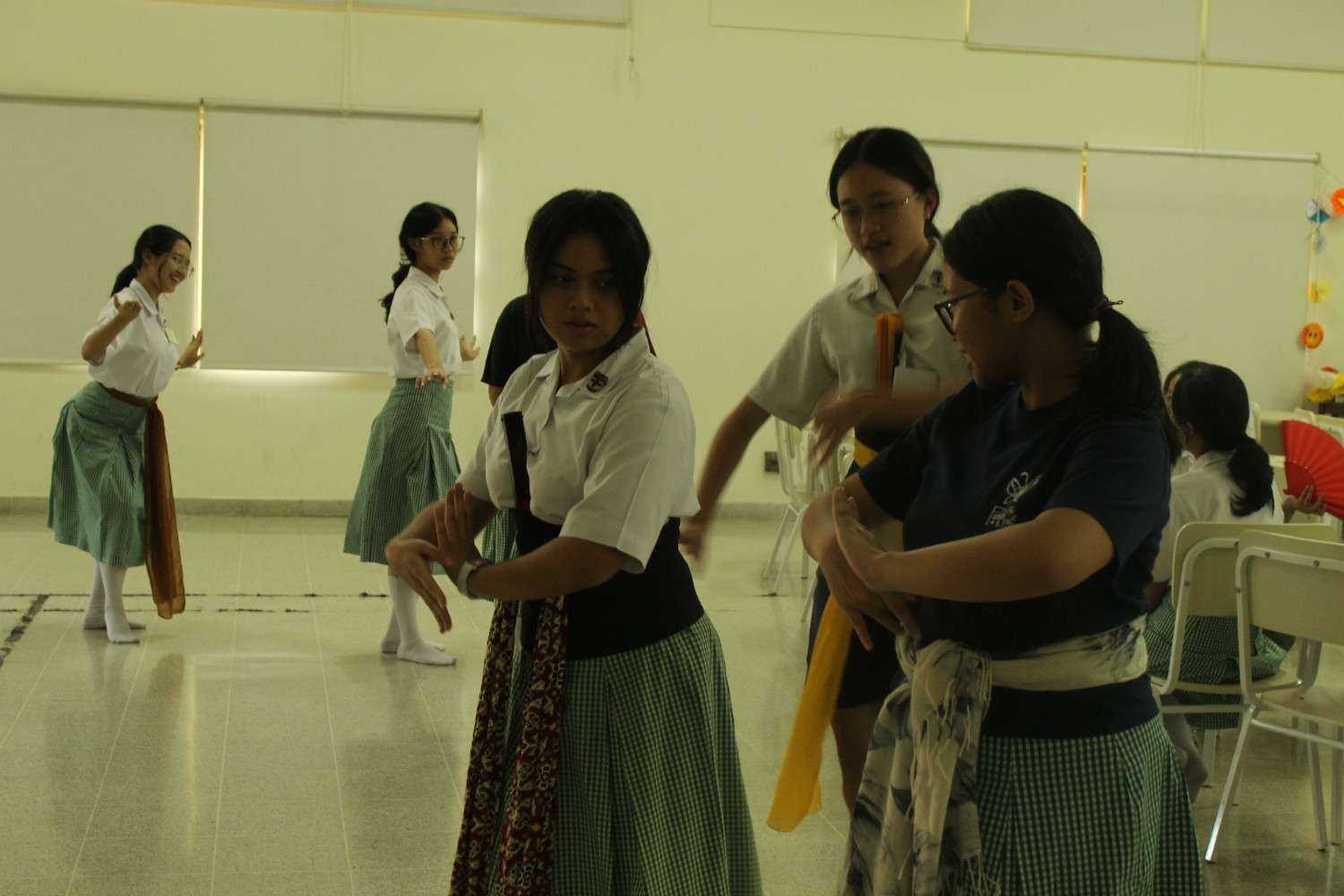 TARI TRADISIONAL