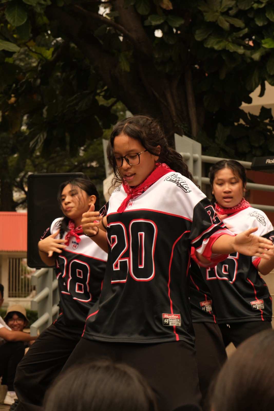 MODERN DANCE