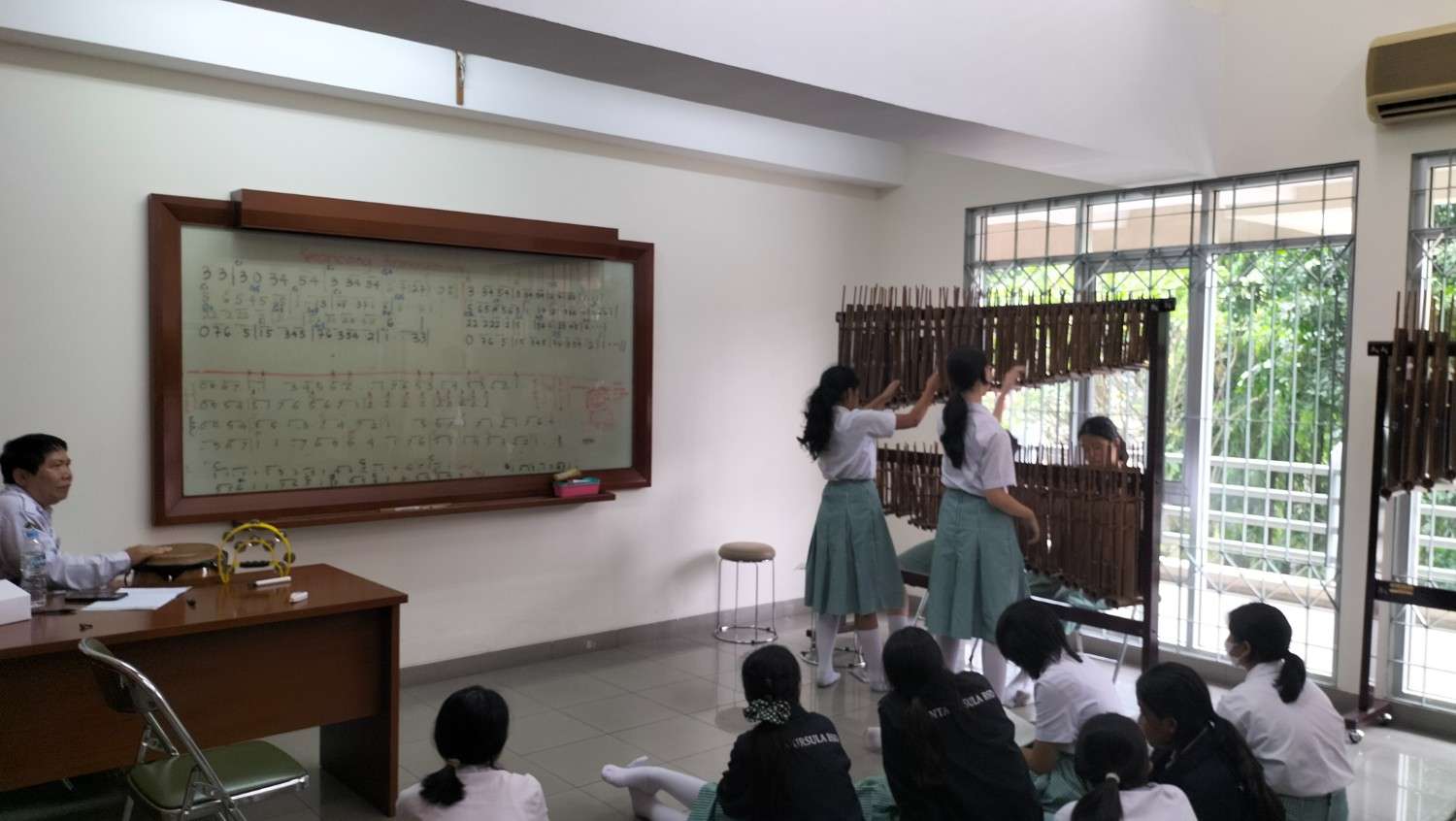 ANGKLUNG
