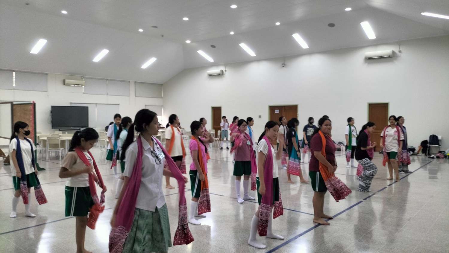 TARI TRADISIONAL