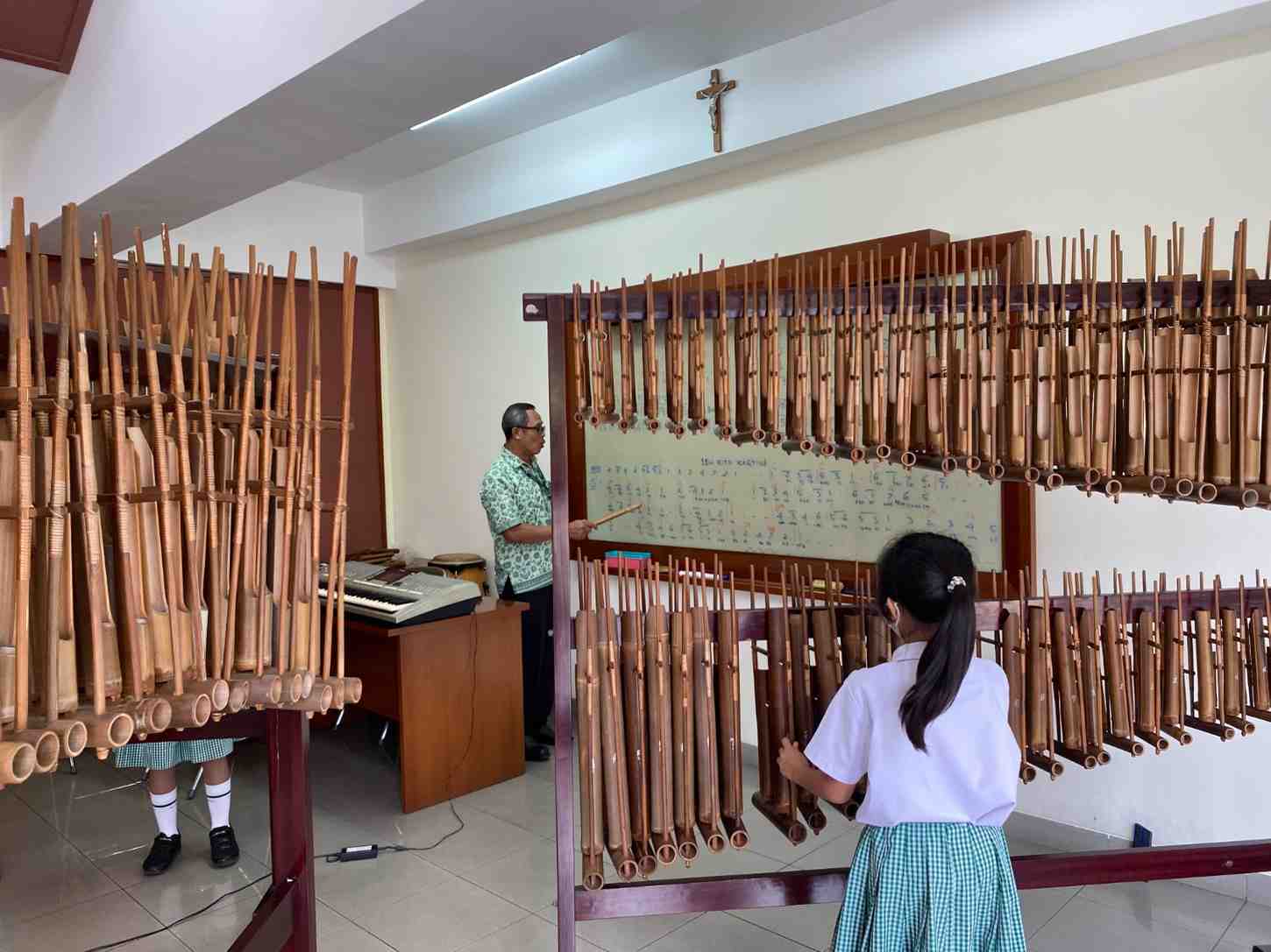 ANGKLUNG