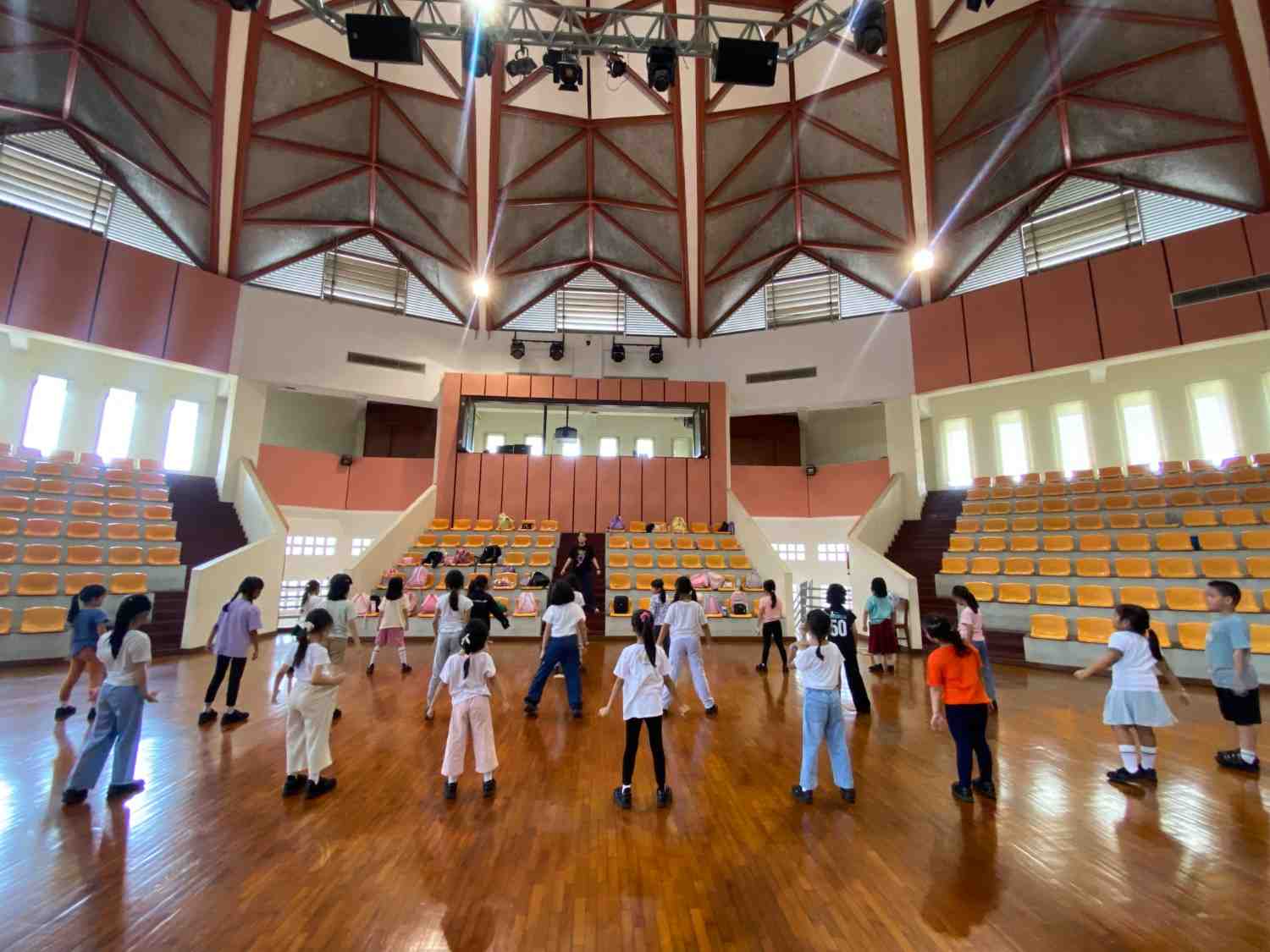 MODERN DANCE