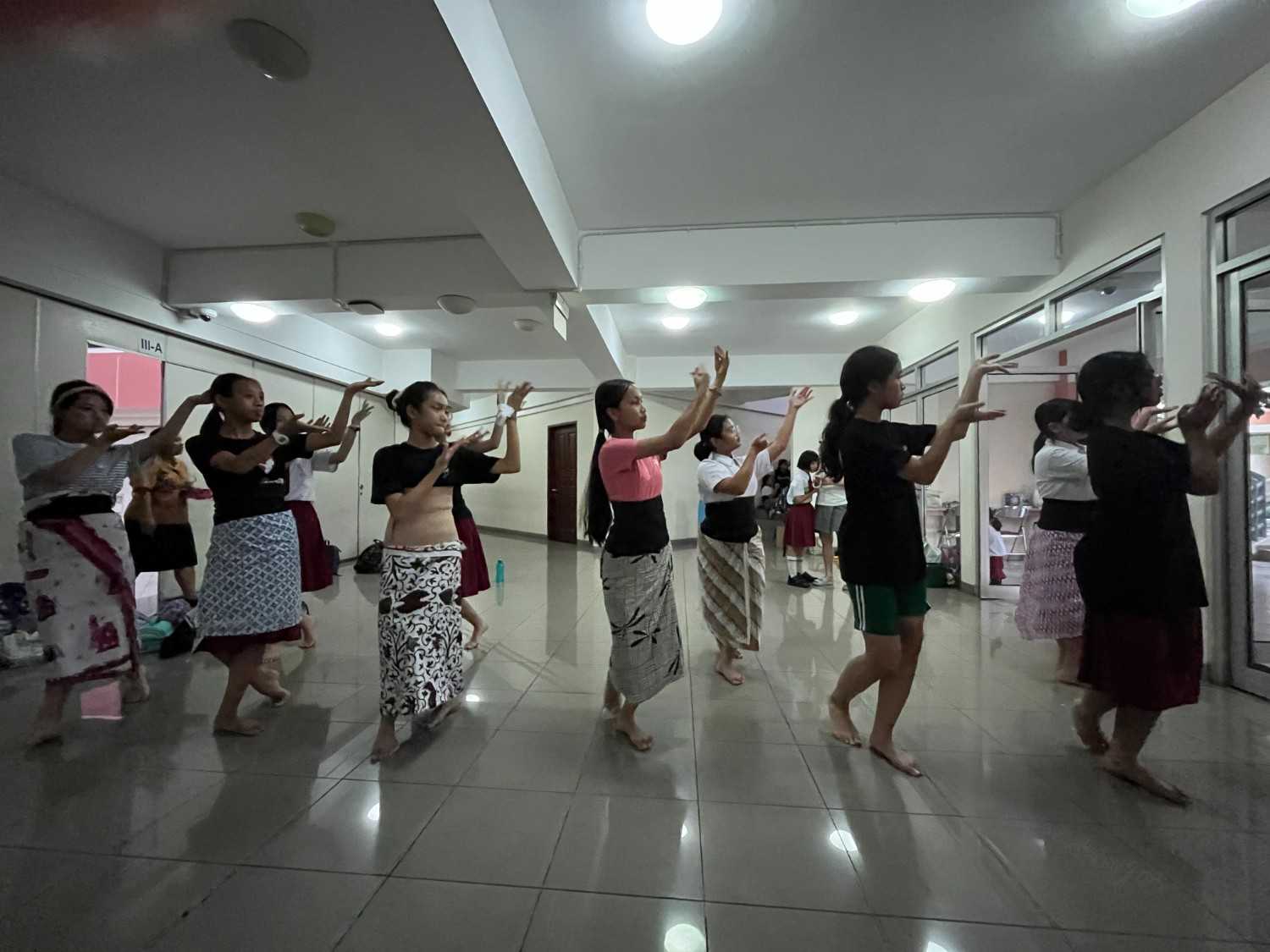 TARI TRADISIONAL