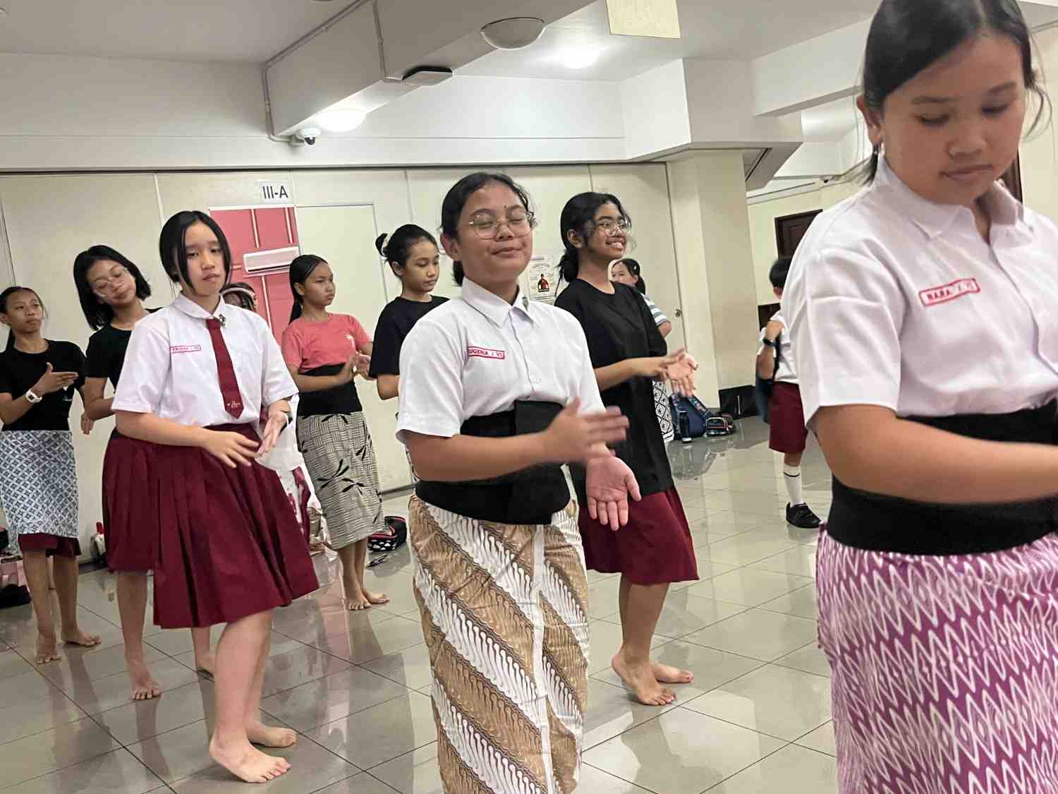 TARI TRADISIONAL