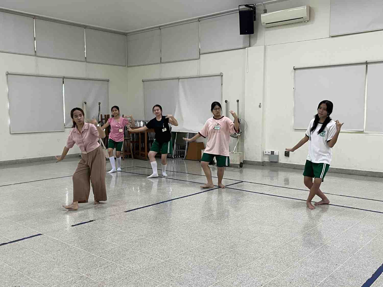 TARI TRADISIONAL